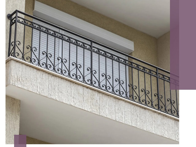 Балконные ограждения из металла и стекла в Хабаровске для домов