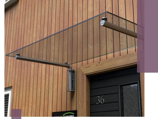 Стеклянные козырьки на входы и фасады в Хабаровске