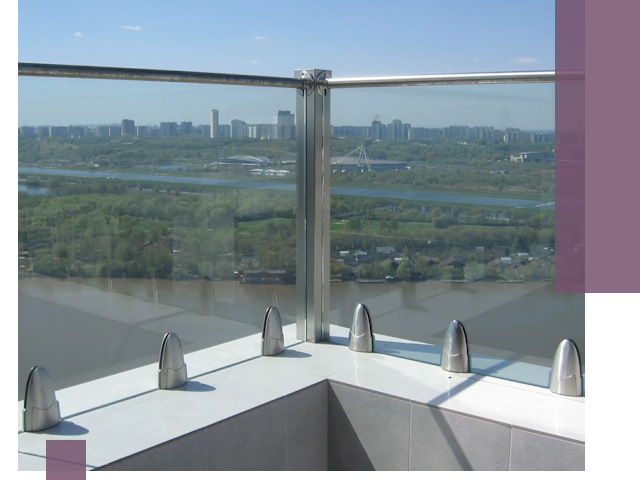 Стеклянные парапеты премиум класса в Хабаровске для домов и бизнесов